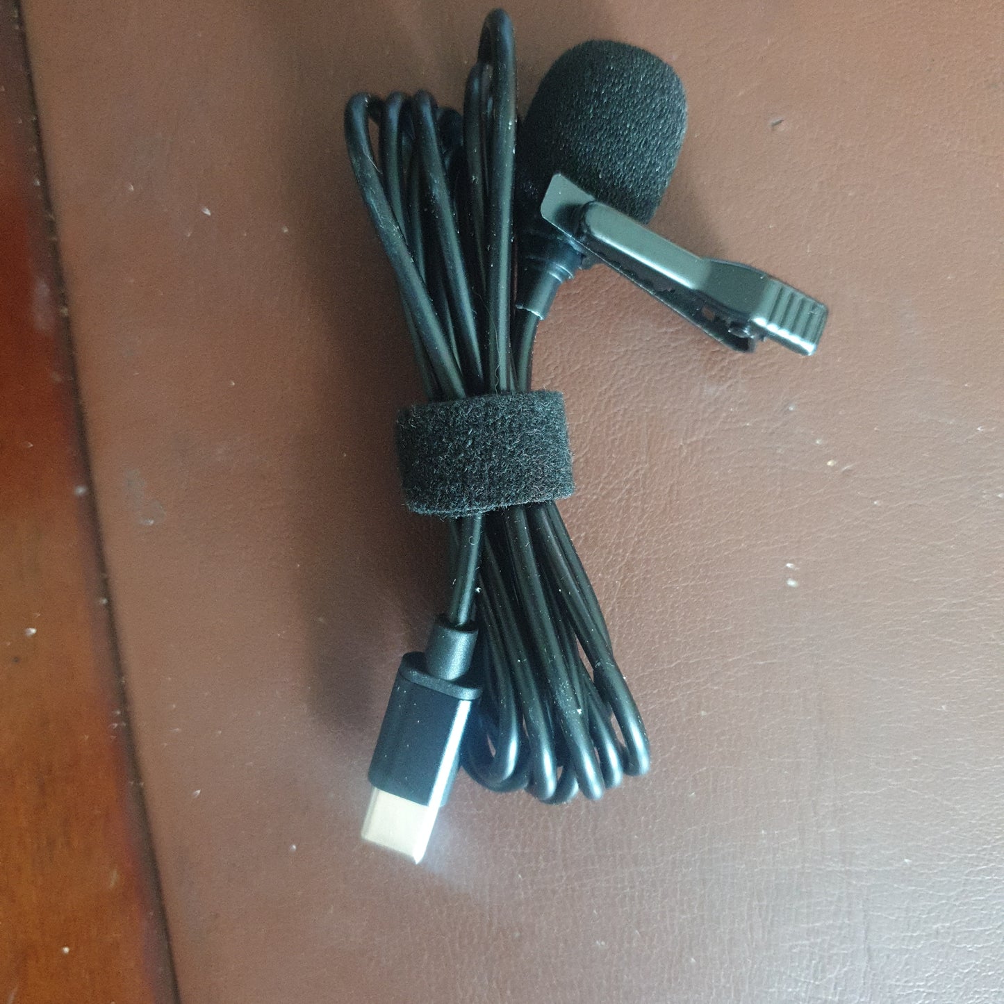 Micrófono de solapa con conector tipo c