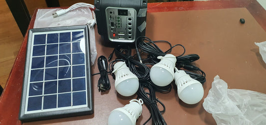 Kit energia solar 4 bombillos, radio ,bluetooth linterna, bateria recargable puertos usb y micro sd